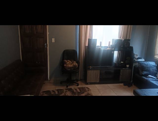 3 BEDROOM FREEHOLD FOR SALE IN WINDMILL PARK